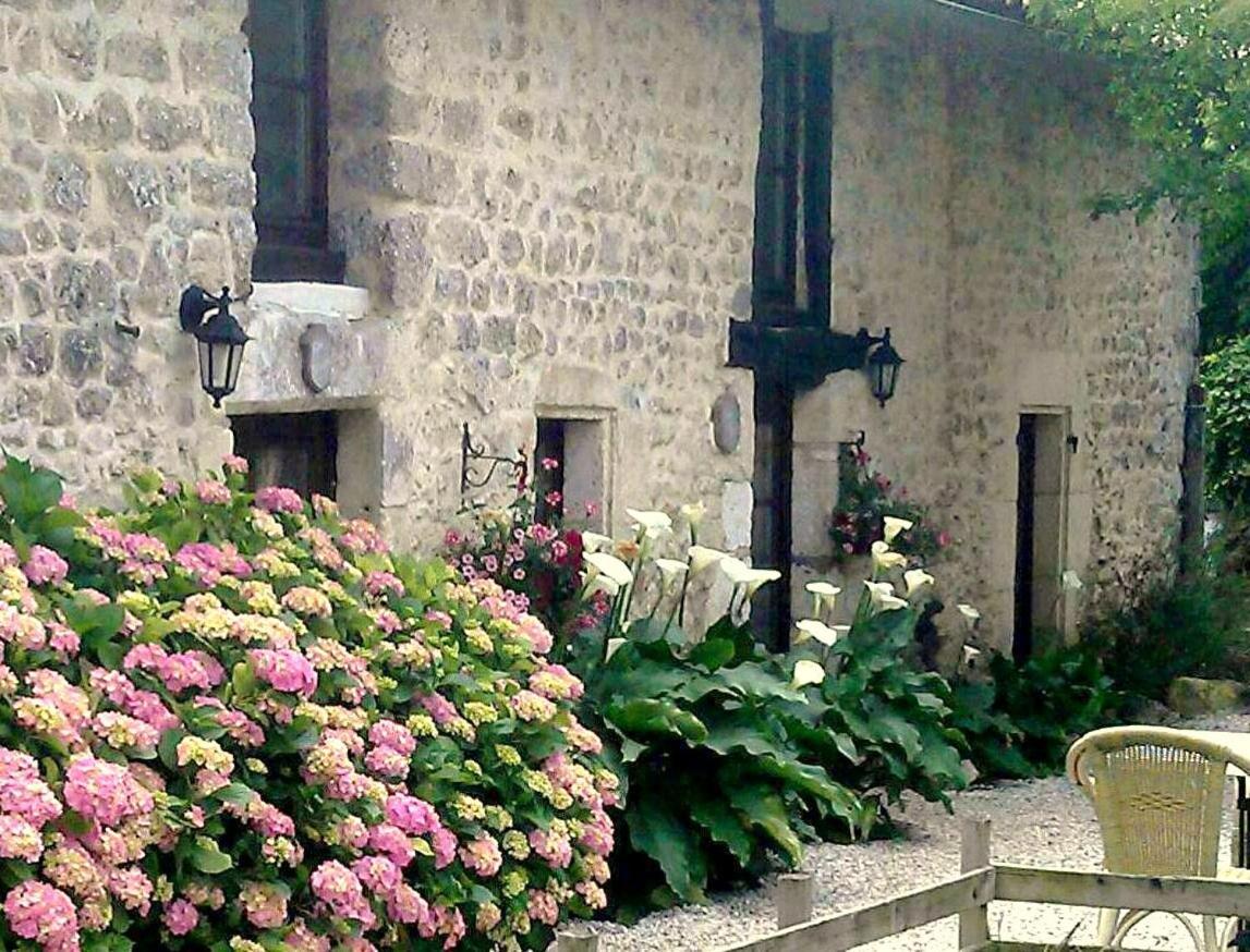 Gites les Lignons Champniers  Extérieur photo