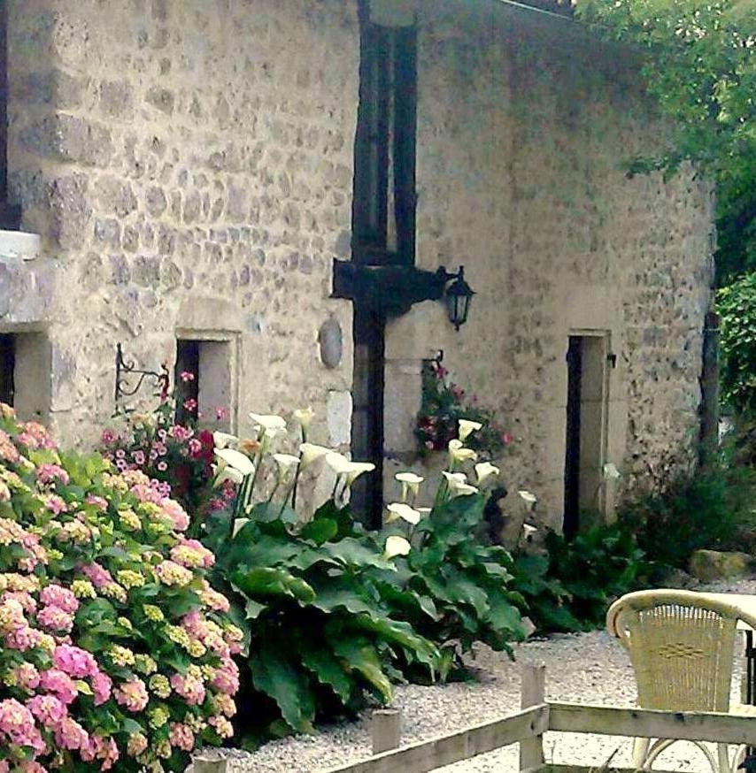 Gites les Lignons Champniers  Extérieur photo